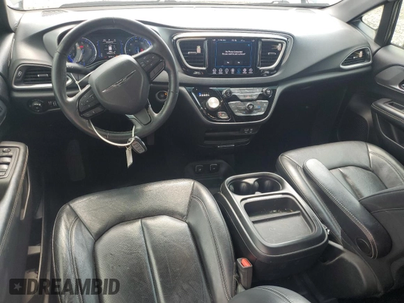 2020 Chrysler Pacifica Touring L with VIN 2C4RC1BG4LR233016, listed as a Copart auction lot 61622595 with 82,709 mi miles and Salvage title. Bid and sale history available at DreamBid. Image 8.