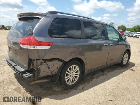2013 Toyota Sienna XLE AAS z VIN 5TDYK3DC7DS405214, wystawiony jako Copart lot #62500205 z przebiegiem 182 468 mil mil oraz Szkoda całkowita • Salvage title. Historia ofert i sprzedaży dostępna na DreamBid. Obrazek 3.