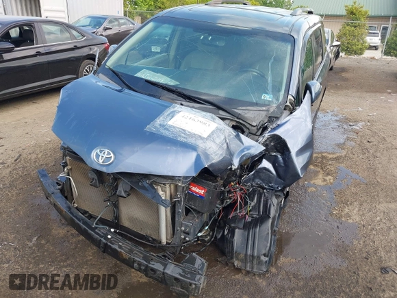 2016 Toyota Sienna XLE z VIN 5TDYK3DC2GS739042, wystawiony jako IAAI lot #42163983 z przebiegiem 98 842 mil mil oraz . Historia ofert i sprzedaży dostępna na DreamBid. Obrazek 6.