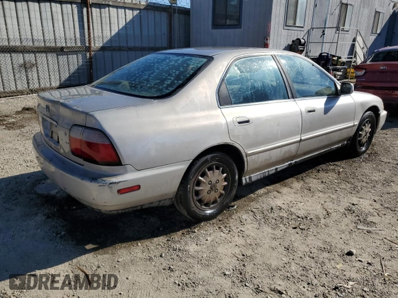 1996 Honda Accord EX with VIN 1HGCD5655TA106011, listed as a Copart auction lot 81959234 with 122,983 mi miles and Clean Title. Bid and sale history available at DreamBid. Image 3.