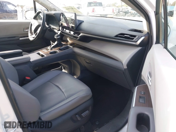 2022 Toyota Sienna XLE with VIN 5TDJRKEC4NS075796, listed as a IAAI auction lot 41603836 with 34,677 mi miles. Bid and sale history available at carsss.com. Image 5.
