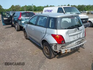 2004 Scion xA z VIN JTKKT624X40065780, wystawiony jako IAAI lot #42383828 z przebiegiem 108 588 mil mil oraz . Historia ofert i sprzedaży dostępna na DreamBid. Obrazek 3.