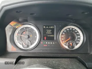 2020 Ram 1500 Tradesman z VIN 3C6JR6DT2LG164598, wystawiony jako Copart lot #53727815 z przebiegiem 141 335 mil mil oraz Czysty tytuł • Clean title. Historia ofert i sprzedaży dostępna na DreamBid. Obrazek 9.