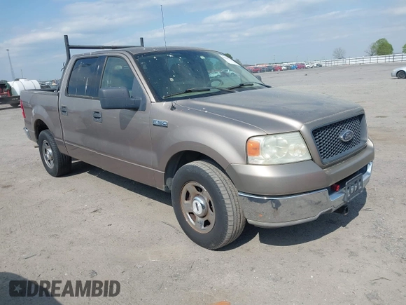 2004 Ford F-150 XLT with VIN 1FTRW12W74KD52290, listed as a IAAI auction lot 42066324 with 252,866 mi miles. Bid and sale history available at carsss.com. Image 1.