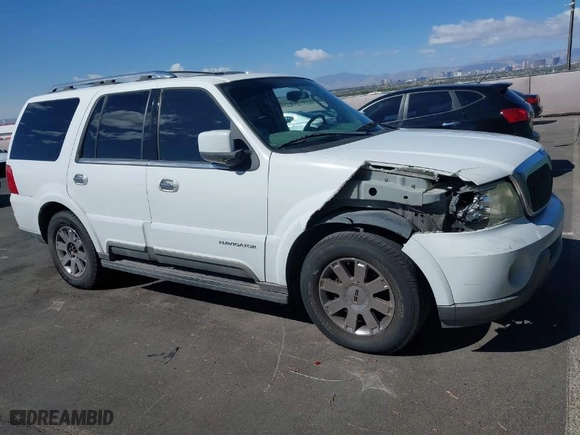 2003 Lincoln Navigator Luxury with VIN 5LMFU28R93LJ36524, listed as a IAAI auction lot 41939827 with 253,125 mi miles. Bid and sale history available at carsss.com. Image 12.