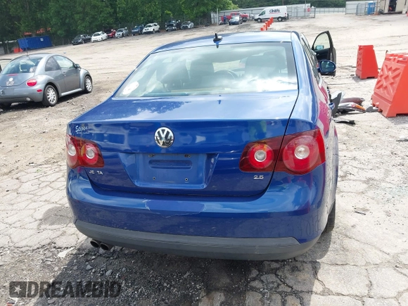 2008 Volkswagen Jetta SE with VIN 3VWRM71K98M141627, listed as a IAAI auction lot 42264826 with 204,525 mi miles and . Bid and sale history available at DreamBid. Image 16.