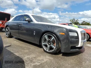 2013 Rolls-Royce Ghost z VIN SCA664S59DUX51984, wystawiony jako Copart lot #74546804 z przebiegiem 94 160 mil mil oraz Nie do naprawy. Historia ofert i sprzedaży dostępna na DreamBid. Obrazek 4.