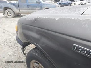 2000 Mazda B-Series Truck SX with VIN 4F4YR12C9YTM23599, listed as a IAAI auction lot 41393276 with 232,789 mi miles and . Bid and sale history available at DreamBid. Image 12.