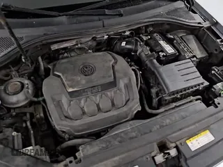 2022 Volkswagen Tiguan SE z VIN 3VV3B7AX5NM096869, wystawiony jako Copart lot #84294455 z przebiegiem 126 174 mil mil oraz Czysty tytuł • Clean title. Historia ofert i sprzedaży dostępna na DreamBid. Obrazek 15.