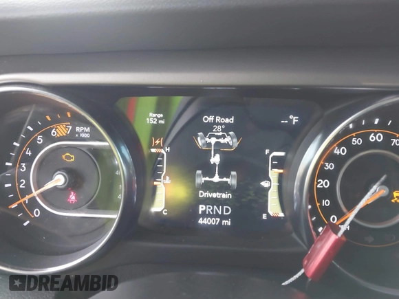 2020 Jeep Wrangler Unlimited Sport S z VIN 1C4HJXDN0LW347487, wystawiony jako IAAI lot #41449066 z przebiegiem 44 007 mil mil oraz . Historia ofert i sprzedaży dostępna na DreamBid. Obrazek 7.