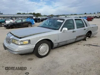 1996 Lincoln Town Car Signature z VIN 1LNLM82W7TY607967, wystawiony jako Copart lot #81456904 z przebiegiem 200 342 mil mil oraz Czysty tytuł • Clean title. Historia ofert i sprzedaży dostępna na DreamBid. Obrazek 1.