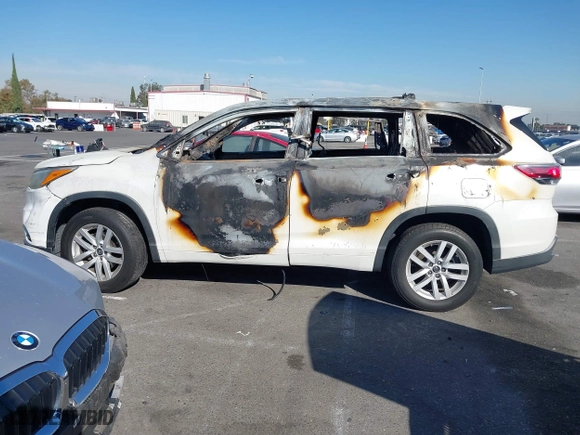 2016 Toyota Highlander LE with VIN 5TDZARFHXGS021502, listed as a IAAI auction lot 40749757 with 1 mi miles. Bid and sale history available at carsss.com. Image 13.