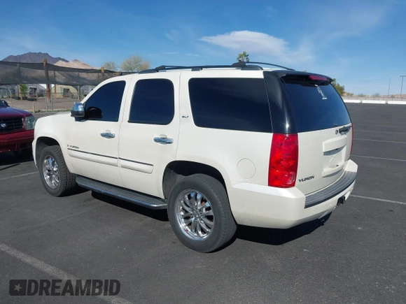2008 GMC Yukon SLT w/4SB with VIN 1GKFC13JX8R175248, listed as a IAAI auction lot 41913083 with 193,272 mi miles. Bid and sale history available at carsss.com. Image 3.
