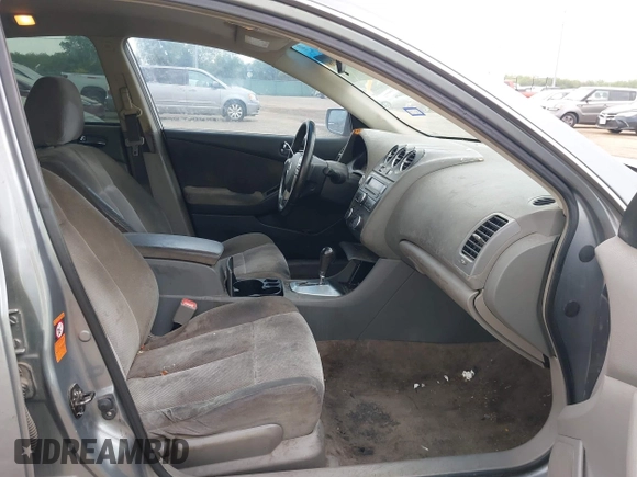 2009 Nissan Altima 2.5 z VIN 1N4AL21E79N424119, wystawiony jako IAAI lot #42278226 z przebiegiem 210 342 mil mil oraz . Historia ofert i sprzedaży dostępna na DreamBid. Obrazek 5.
