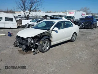 2008 Volkswagen Jetta Sedan SE with VIN 3VWRM71K68M070130, listed as a IAAI auction lot 41751450 with 217,598 mi miles. Bid and sale history available at carsss.com. Image 2.