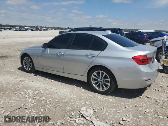 2017 BMW 3 Series 320i z VIN WBA8E1G53HNU13943, wystawiony jako Copart lot #55329055 z przebiegiem 169 493 mil mil oraz Tytuł czysty. Historia ofert i sprzedaży dostępna na DreamBid. Obrazek 2.
