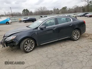 2013 Lincoln MKS z VIN 1LNHL9DKXDG612368, wystawiony jako Copart lot #48328215 z przebiegiem 108 788 mil mil oraz Szkoda całkowita • Salvage title. Historia ofert i sprzedaży dostępna na DreamBid. Obrazek 1.