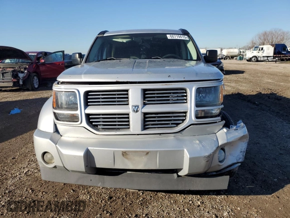 2010 Dodge Nitro SXT z VIN 1D4PT5GK5AW106990, wystawiony jako Copart lot #88719415 z przebiegiem 193 019 mil mil oraz Szkoda całkowita • Salvage title. Historia ofert i sprzedaży dostępna na DreamBid. Obrazek 5.