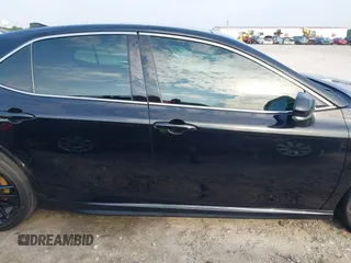2022 Toyota Camry XSE z VIN 4T1K61AK7NU499890, wystawiony jako IAAI lot #39839639 z przebiegiem 103 043 mil mil oraz . Historia ofert i sprzedaży dostępna na DreamBid. Obrazek 13.