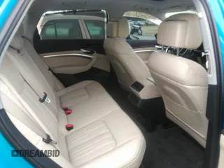 2019 Audi e-tron Prestige с VIN WA1VAAGE0KB007669, выставлен на аукционе IAAI как лот 40253514 с пробегом 45 177 миль миль и . История ставок и продаж доступна на DreamBid. Изображение 8.