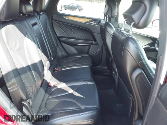 2015 Lincoln MKC z VIN 5LMCJ1A90FUJ32652, wystawiony jako IAAI lot #41853480 z przebiegiem 110 219 mil mil oraz . Historia ofert i sprzedaży dostępna na DreamBid. Obrazek 8.