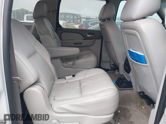 2014 Chevrolet Suburban LT with VIN 1GNSCJE06ER154639, listed as a IAAI auction lot 41410623 with 213,592 mi miles. Bid and sale history available at carsss.com. Image 8.