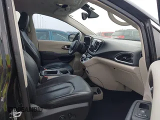 2018 Chrysler Pacifica Touring L Plus z VIN 2C4RC1EG7JR158093, wystawiony jako IAAI lot #41790088 z przebiegiem 116 772 mil mil oraz . Historia ofert i sprzedaży dostępna na DreamBid. Obrazek 5.