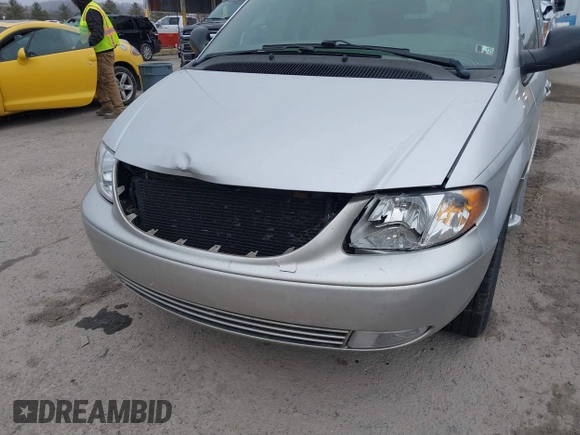 2002 Chrysler Town & Country Limited with VIN 2C8GP64L32R797370, listed as a IAAI auction lot 41715682 with 92,811 mi miles. Bid and sale history available at carsss.com. Image 6.