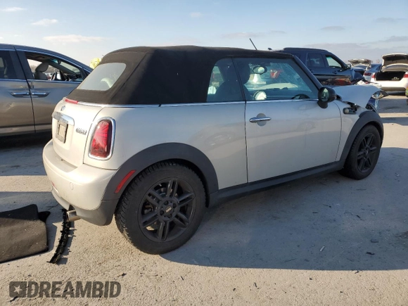 2013 MINI Convertible z VIN WMWZN3C59DT266152, wystawiony jako Copart lot #83379704 z przebiegiem 88 272 mil mil oraz Szkoda całkowita • Salvage title. Historia ofert i sprzedaży dostępna na DreamBid. Obrazek 3.