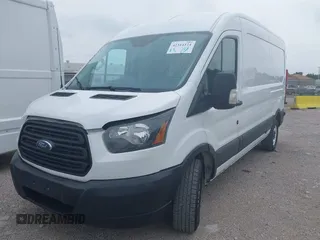 2019 Ford Transit z VIN 1FTYE2CMXKKB67987, wystawiony jako IAAI lot #42314124 z przebiegiem 46 021 mil mil oraz . Historia ofert i sprzedaży dostępna na DreamBid. Obrazek 2.
