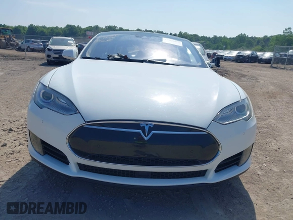 2016 Tesla Model S 70 z VIN 5YJSA1E13GF129925, wystawiony jako IAAI lot #42568012 z przebiegiem 109 195 mil mil oraz . Historia ofert i sprzedaży dostępna na DreamBid. Obrazek 11.