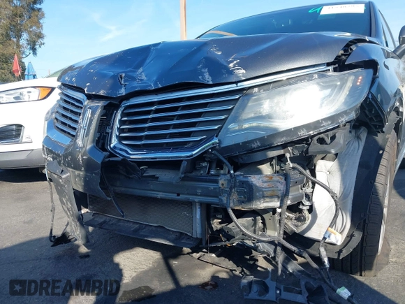 2017 Lincoln MKX Select with VIN 2LMPJ6KR6HBL33050, listed as a IAAI auction lot 41548295 with 38,490 mi miles. Bid and sale history available at carsss.com. Image 6.
