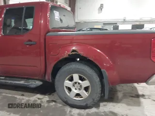 2006 Nissan Frontier LE z VIN 1N6AD07W26C403503, wystawiony jako IAAI lot #41928338 z przebiegiem 163 205 mil mil oraz . Historia ofert i sprzedaży dostępna na DreamBid. Obrazek 6.