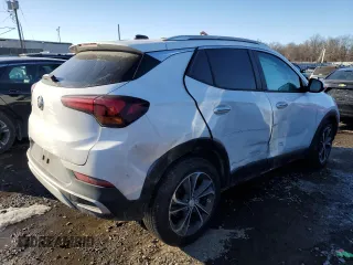 2020 Buick Encore GX Select z VIN KL4MMDSL1LB103239, wystawiony jako Copart lot #42752295 z przebiegiem Nie podano mil oraz Szkoda całkowita • Salvage title. Historia ofert i sprzedaży dostępna na DreamBid. Obrazek 3.