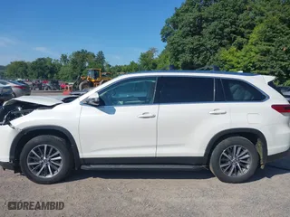 2019 Toyota Highlander SE with VIN 5TDJZRFH3KS626556, listed as a IAAI auction lot 39958875 with 75,053 mi miles. Bid and sale history available at carsss.com. Image 15.