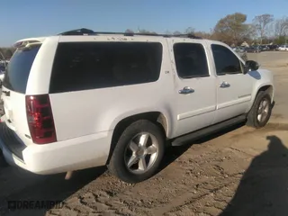 2007 Chevrolet Suburban LTZ with VIN 1GNFK16317J222022, listed as a IAAI auction lot 41879933 with 269,381 mi miles. Bid and sale history available at carsss.com. Image 4.