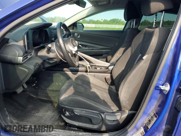 2021 Hyundai Elantra Blue z VIN KMHLM4AJ9MU004915, wystawiony jako Copart lot #58063455 z przebiegiem 158 971 mil mil oraz Czysty tytuł • Clean title. Historia ofert i sprzedaży dostępna na DreamBid. Obrazek 7.