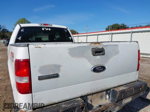 2006 Ford F-150 STX with VIN 1FTRX14W56NB45439, listed as a IAAI auction lot 41020833 with 401,176 mi miles. Bid and sale history available at carsss.com. Image 6.