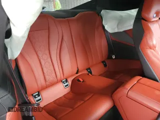 2022 BMW M8 Competition z VIN WBSAE0C00NCH03231, wystawiony jako Copart lot #89316515 z przebiegiem Nie podano mil oraz Nie do naprawy • Non repairable. Historia ofert i sprzedaży dostępna na DreamBid. Obrazek 10.