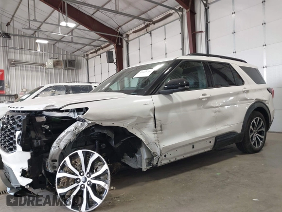 2025 Ford Explorer ST-Line with VIN 1FMUK8KH6SGA60996, listed as a IAAI auction lot 42404251 with 7,310 mi miles and . Bid and sale history available at DreamBid. Image 6.