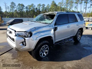 2022 Toyota 4Runner TRD Off Road with VIN JTEPU5JR0N6081451, listed as a Copart auction lot 88230375 with 62,474 mi miles and Salvage Title. Bid and sale history available at carsss.com. Image 1.