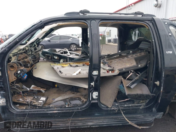 2012 Chevrolet Avalanche LTZ with VIN 3GNTKGE78CG204638, listed as a IAAI auction lot 41141263 with Not provided miles and . Bid and sale history available at DreamBid. Image 13.
