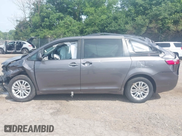 2017 Toyota Sienna XLE Auto Access Seat with VIN 5TDYZ3DC1HS778458, listed as a IAAI auction lot 42561524 with 113,960 mi miles and . Bid and sale history available at DreamBid. Image 15.