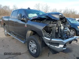 2024 Ram 2500 Tradesman z VIN 3C6UR5CL9RG245485, wystawiony jako IAAI lot #41724661 z przebiegiem 29 445 mil mil oraz . Historia ofert i sprzedaży dostępna na DreamBid. Obrazek 1.