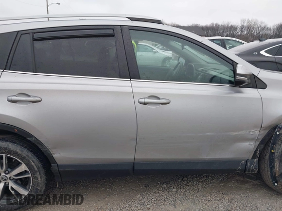 2018 Toyota RAV4 XLE with VIN 2T3RFREV1JW842728, listed as a IAAI auction lot 41519668 with 149,670 mi miles. Bid and sale history available at carsss.com. Image 13.