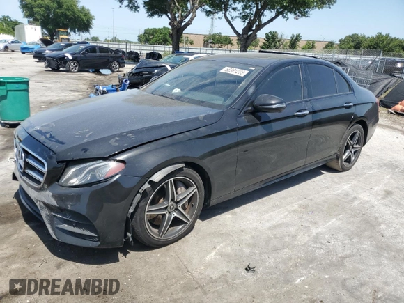 2019 Mercedes-Benz E 300 z VIN WDDZF4JB0KA562691, wystawiony jako Copart lot #56961235 z przebiegiem 84 666 mil mil oraz Nie do naprawy • Non repairable. Historia ofert i sprzedaży dostępna na DreamBid. Obrazek 1.