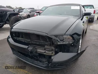 2014 Ford Mustang V6 z VIN 1ZVBP8EM2E5330955, wystawiony jako IAAI lot #41567236 z przebiegiem 17 365 mil mil oraz . Historia ofert i sprzedaży dostępna na DreamBid. Obrazek 6.