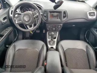 2019 Jeep Compass Latitude z VIN 3C4NJDBB2KT703341, wystawiony jako Copart lot #55974345 z przebiegiem 54 822 mil mil oraz Szkoda całkowita • Salvage title. Historia ofert i sprzedaży dostępna na DreamBid. Obrazek 8.