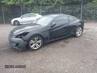 2010 Hyundai Genesis Coupe z VIN KMHHT6KD7AU028056, wystawiony jako IAAI lot #42237317 z przebiegiem 186 617 mil mil oraz . Historia ofert i sprzedaży dostępna na DreamBid. Obrazek 2.