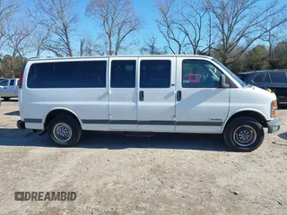 2001 Chevrolet Express with VIN 1GAHG39R811190636, listed as a IAAI auction lot 41397919 with 92,927 mi miles. Bid and sale history available at carsss.com. Image 13.